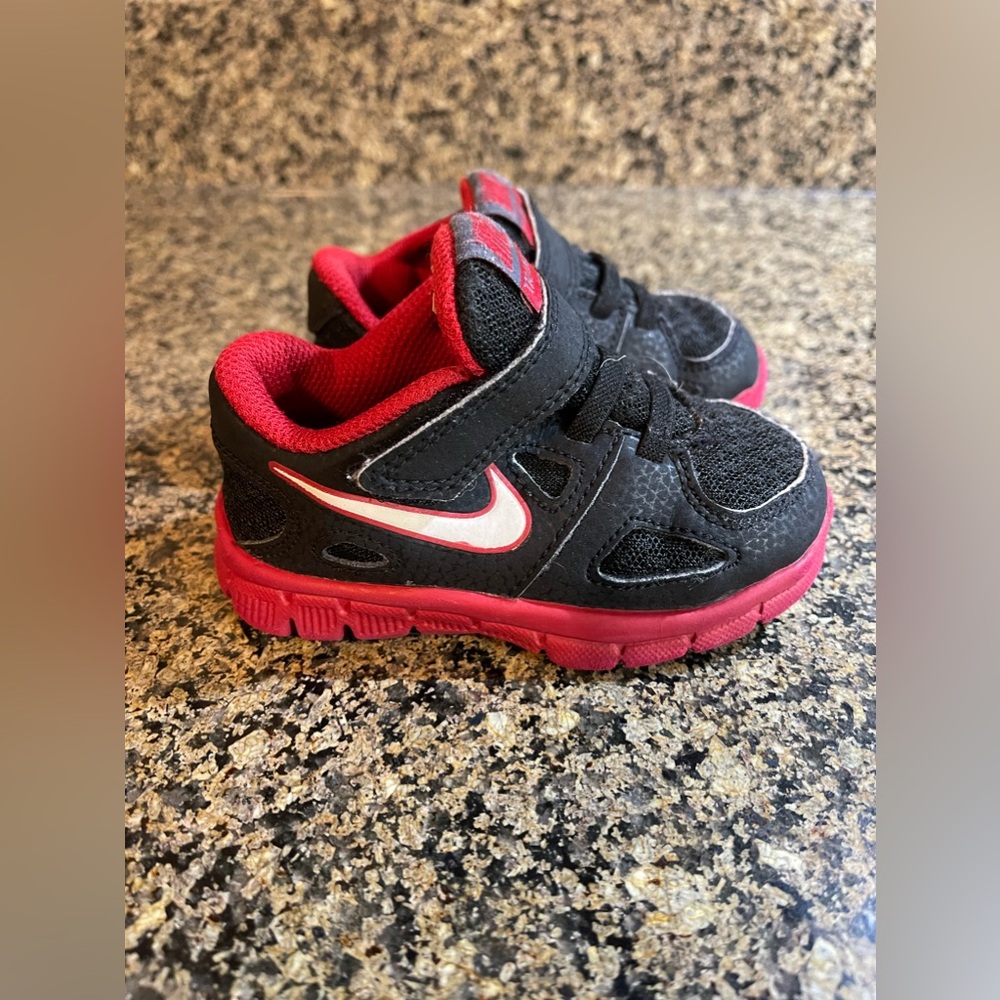 Toddler Nike training shoes size 5.5